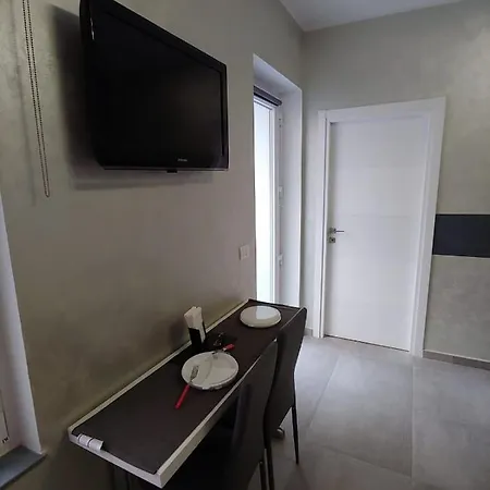 Nf8 Apartment *